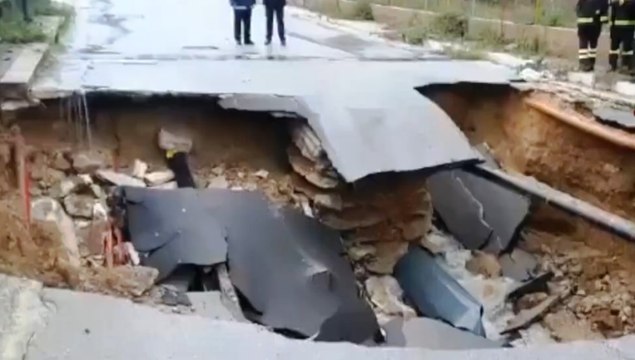 Il maltempo si abbatte su Palermo e dintorni: frane e allagamenti. A Casteldaccia cede manto stradale (14.10.21)