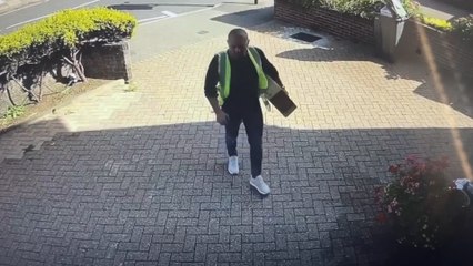 Bogus delivery driver assaults and robs three woman