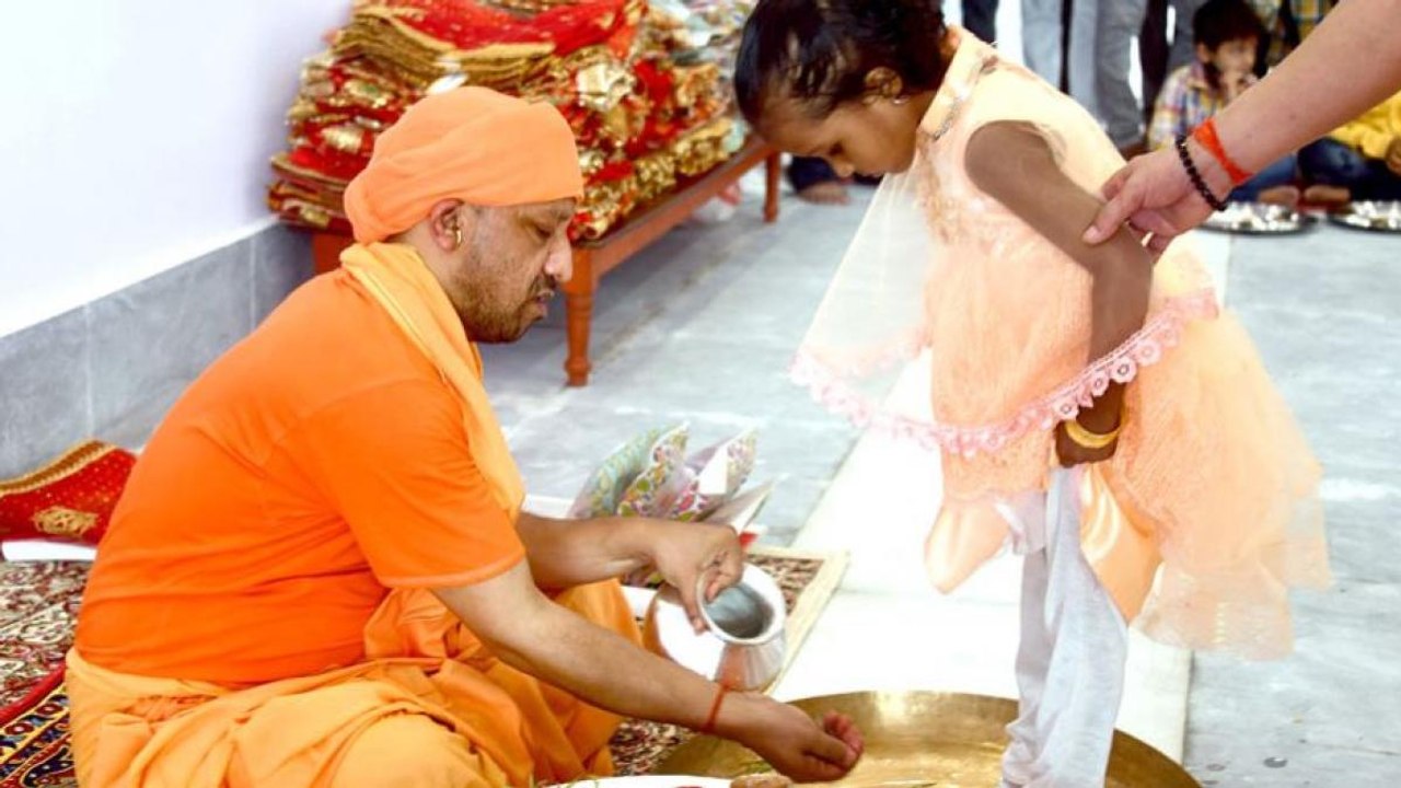 CM Yogi performs Kanya pujan at on Ram Navami