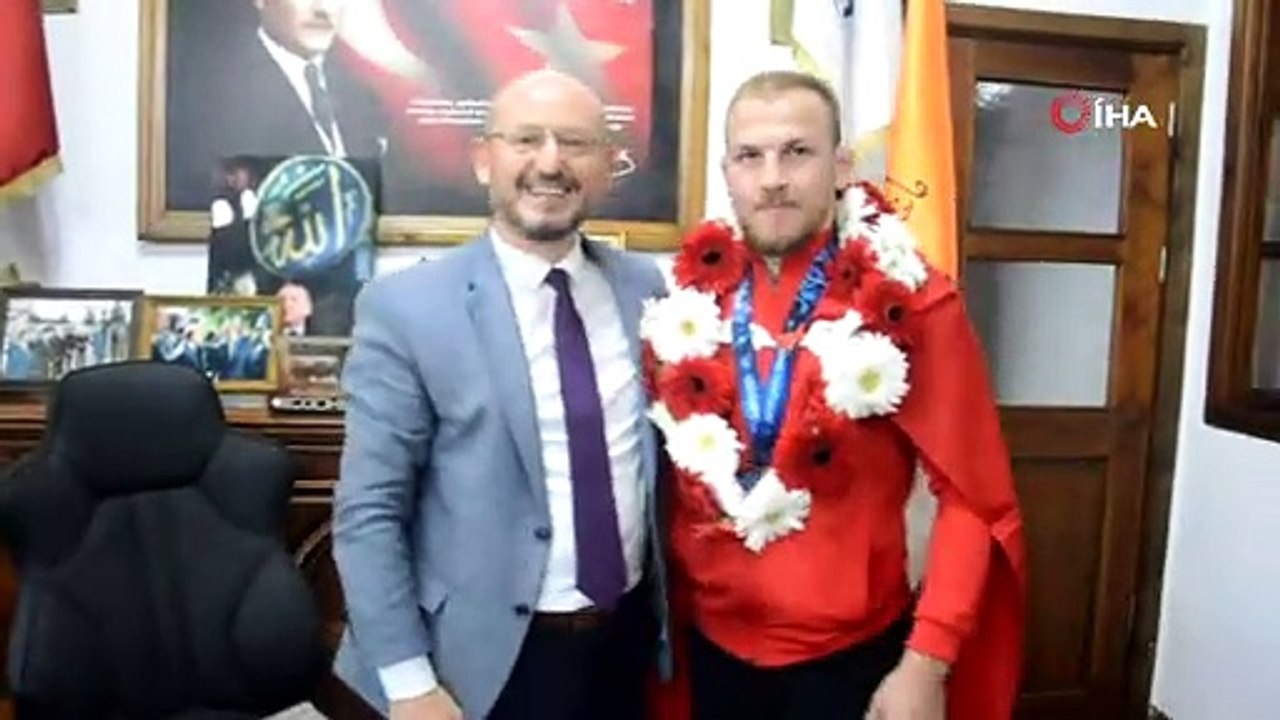 Dünya üçüncüsü Eryılmaz, memleketinde coşkuyla karşılandı