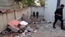 Pendik'te yıkım esnasında binadan kopan parçalar tedirginliğe neden oldu
