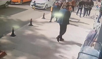 Son dakika! OTOMOBİLİN YOLA FIRLAYAN ÇOCUĞA ÇARPTIĞI KAZA KAMERADA