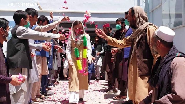 Esule afghana dice: Non date denaro ai Talebani