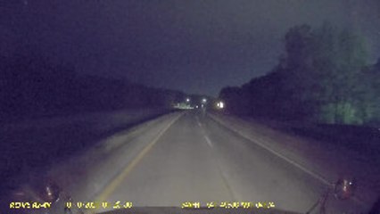 Truck Driver Avoids Dangerous Oncoming Traffic