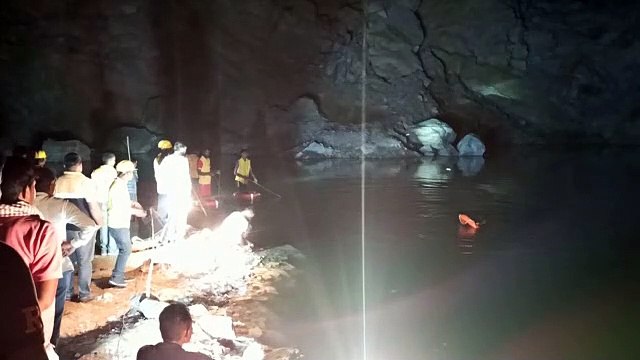 खदान में सेल्फी लेते समय डूबने से दो सगे भाइयों की मौत, एक का शव बरामद