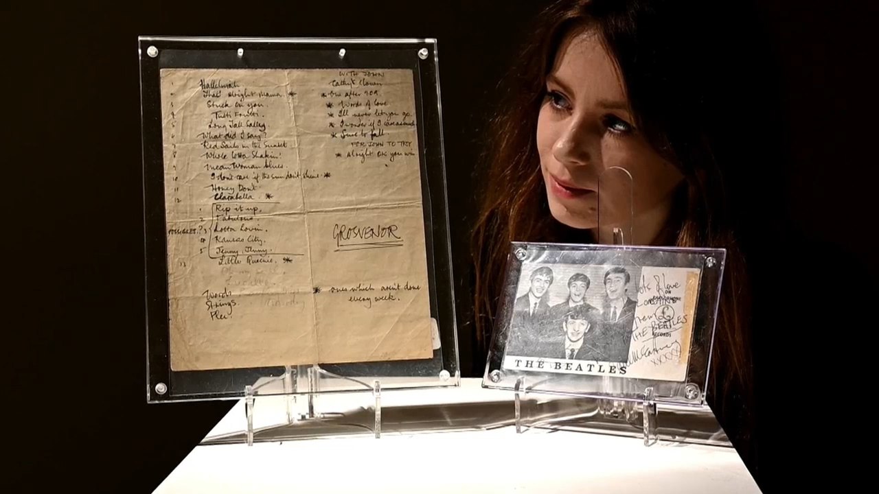 Exhiben en Londres 2 listas de canciones de los Beatles que serán subastadas