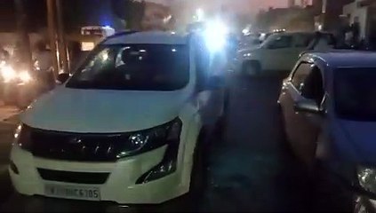 थानाधिकारी ने पिस्तौल की बट से फोड़े थे कार के कांच