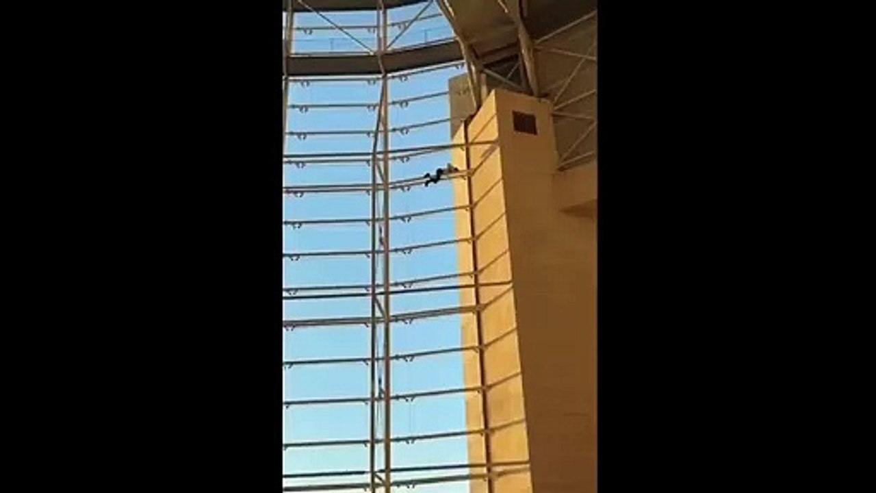 Aeroporto, Homem