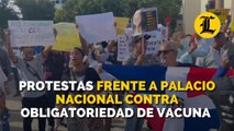 Cientos de personas protestan frente al Palacio Nacional contra la obligatoriedad de la vacuna contra el COVID-19