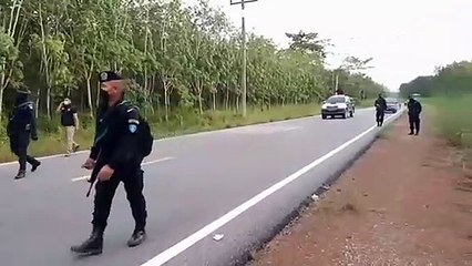 จนท.ปวดหัว ช้างสีดอแก้วดื้อไม่ยอมกลับป่า ชาวบ้านกังวลไม่กล้าสัญจร (คลิป)