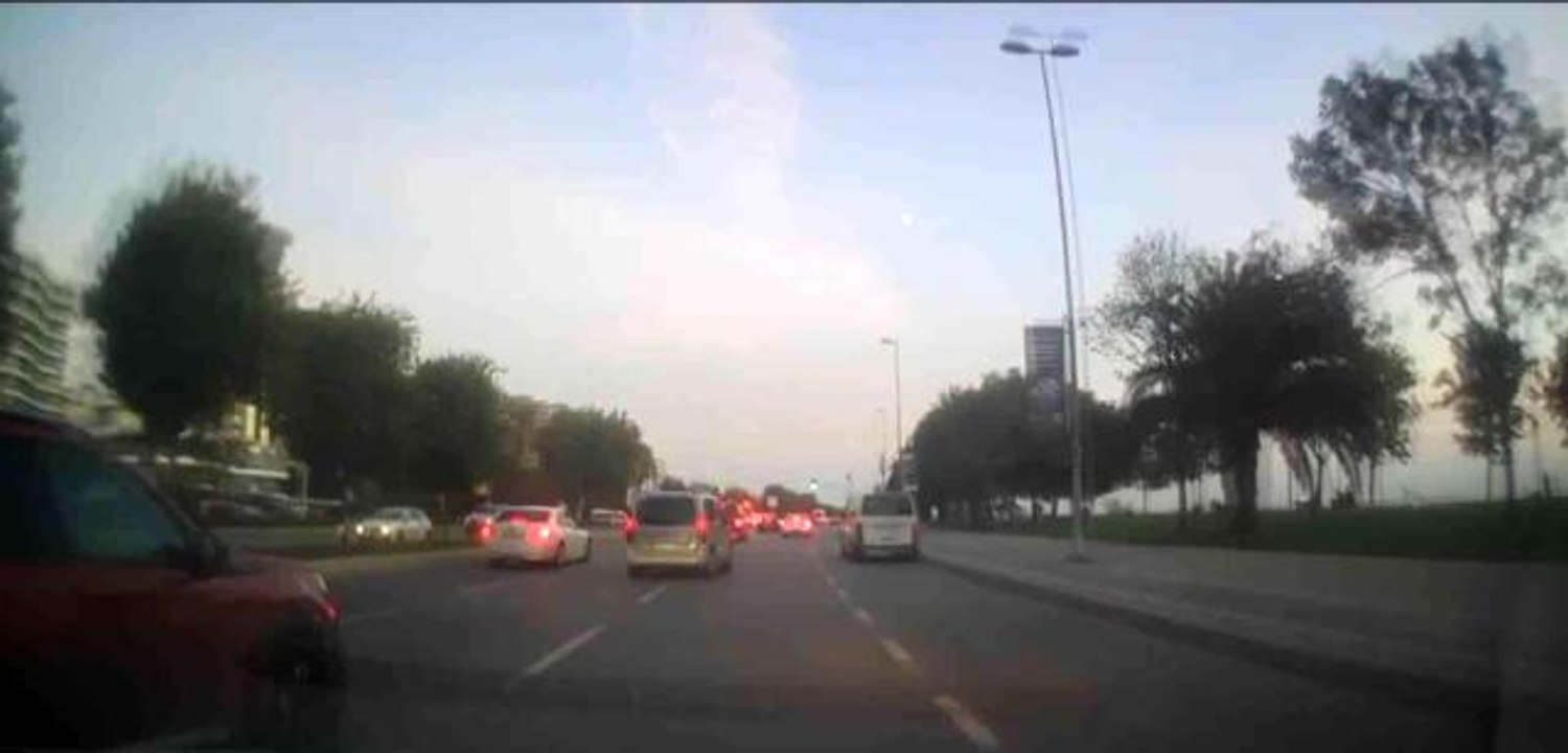 Son dakika gündem: Kartal sahil yolunda art arda makas atan otomobil kamerada