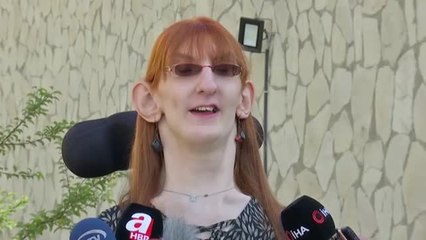 La mujer más alta del mundo mide dos metros 15 centímetros