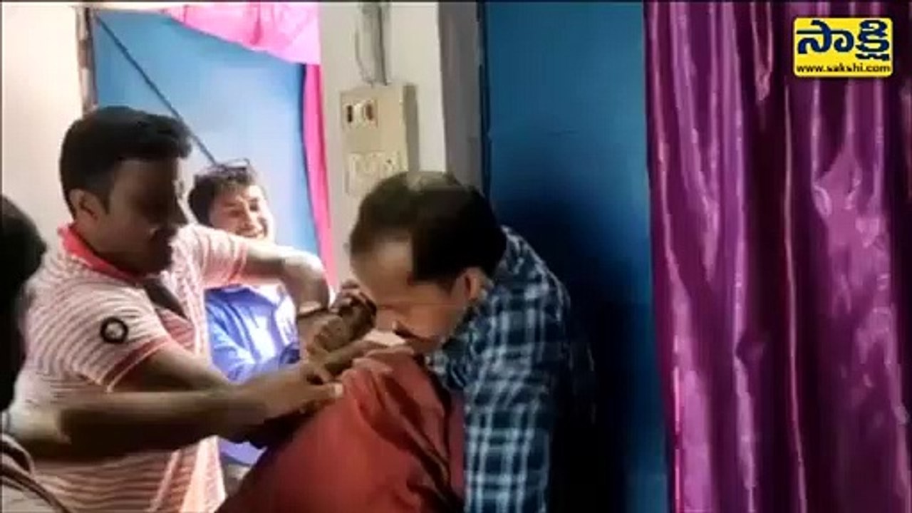ప్రిన్సిపల్‌ పోస్ట్‌ కోసం పిడిగుద్దులు