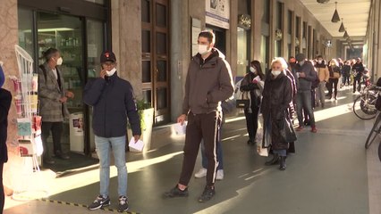 Code a Bolzano per l'abbonamento ai tamponi con lo sconto, 10 test per 50 euro