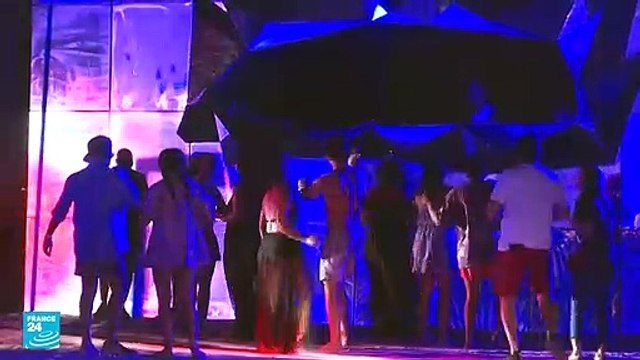 حفلات ليلية وشواطئ مختلطة في مدينة الملك عبد الله السعودية