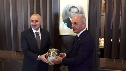 Bakan Karaismailoğlu, Başkan İsmet Yıldırım'ı ziyaret etti