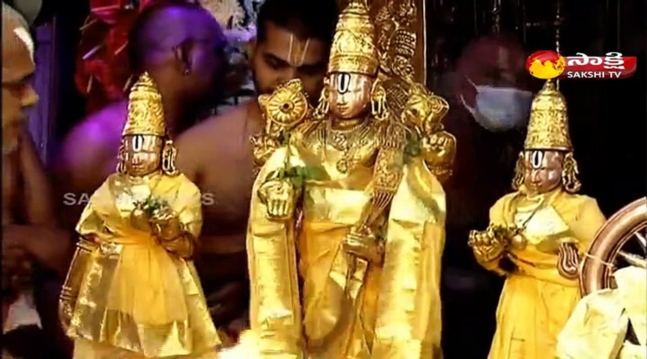 తిరుమలలో వైభవంగా శ్రీవారి చక్రస్నానం