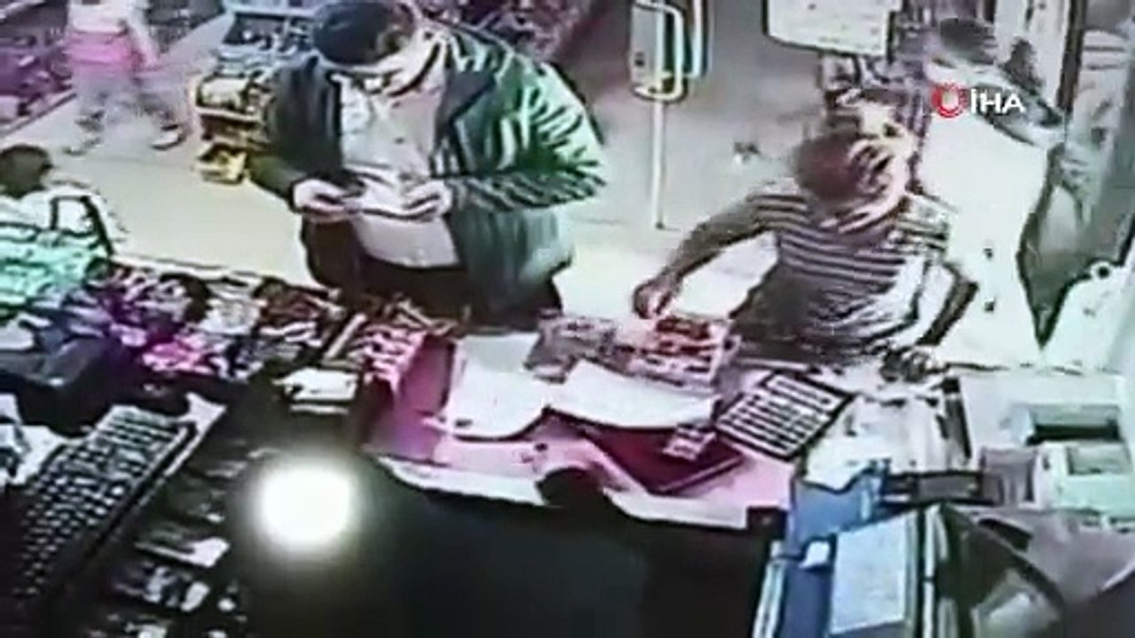 Esenyurt'ta market sahibi, kargaşa çıkartarak para çalan kadın hırsızları böyle kovdu