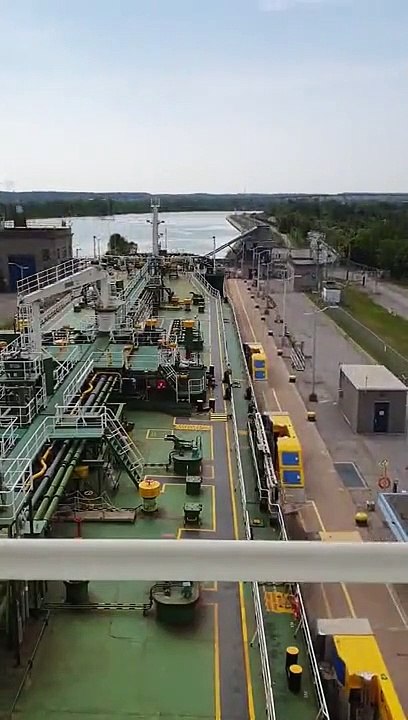 Voilà comment un navire passe par le canal de Panama ! Magnifique