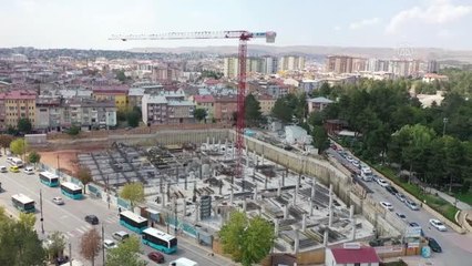 Hayırsever kadın cami inşaatına bileziğini bağışlayarak destek oldu