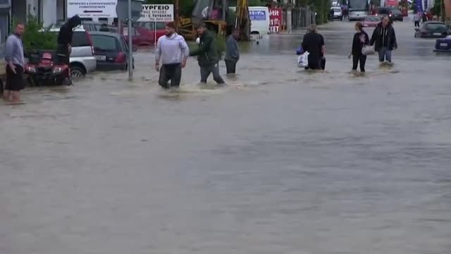Fuertes inundaciones en la isla griega de Corfú y en Atenas tras los peores incendios de este verano