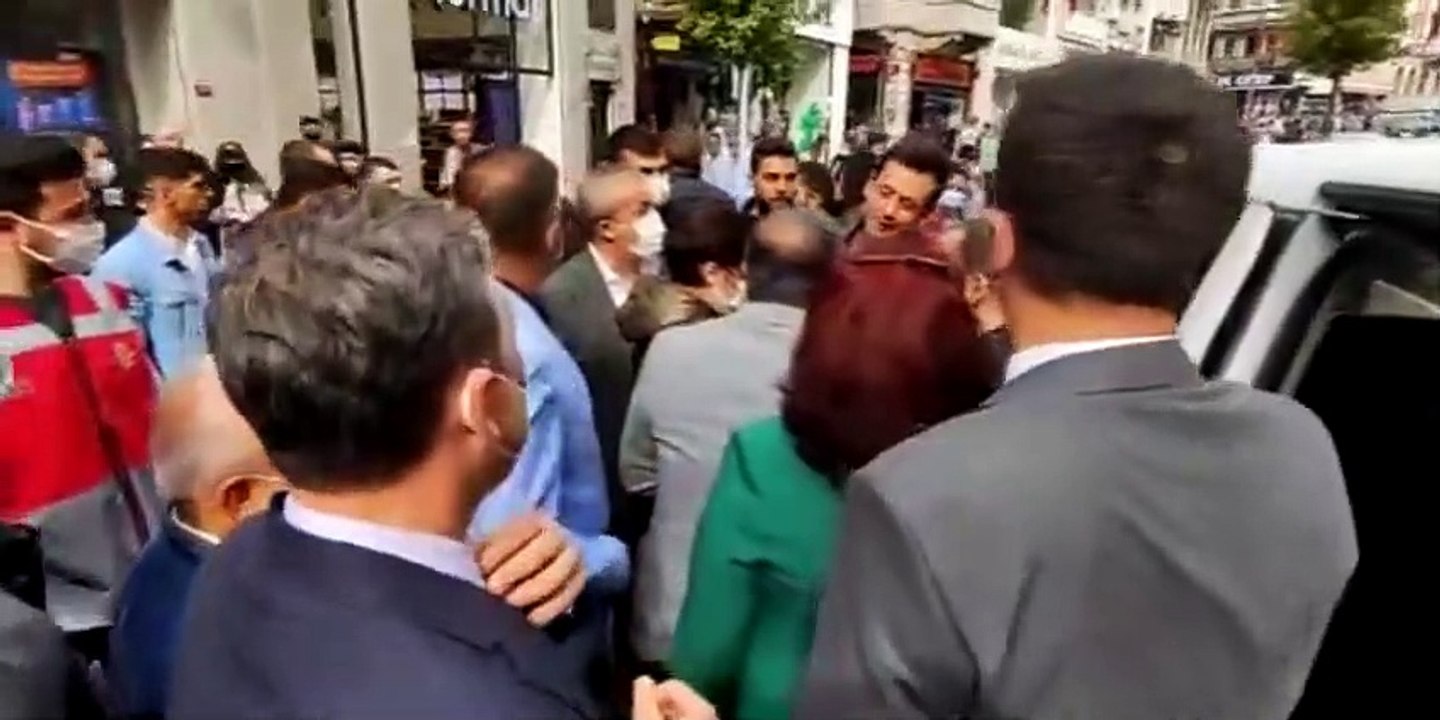 ‘SaBıKa Holding’ kitapçığını dağıtan CHP Kadıköy ve Beyoğlu örgütü üyeleri gözaltında