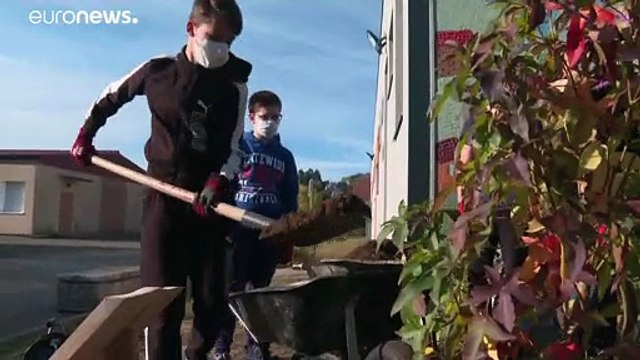 Collégiens et lycéens français rendent hommage à Samuel Paty, ce héros de la liberté d'expression