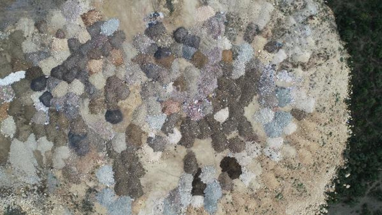 İstanbul'un gözde ilçesi Arnavutköy'de korkutan manzara! Fark etmeyen araçlar takla atıyor