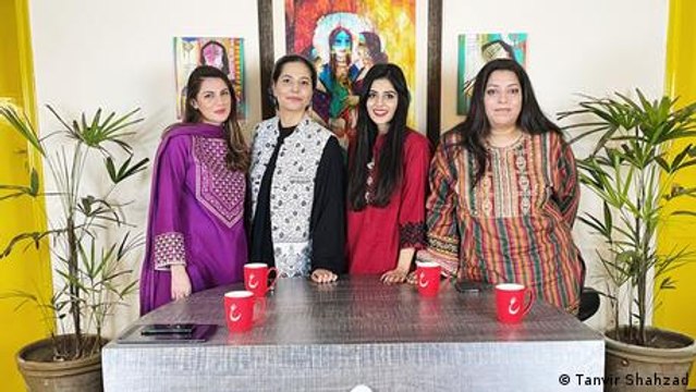 Pakistan: Female YouTubers counter sexist slurs