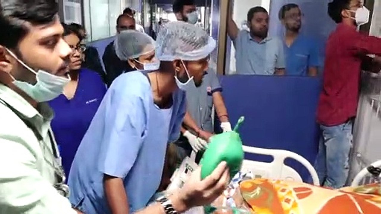 video : गुजरात में पहली बार...  जयपुर के युवक के लिए अहमदाबाद से मिला हाथों का दान