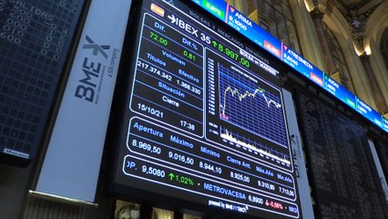 El Ibex 35 suma un 0,81 % y se queda a las puertas de los 9.000