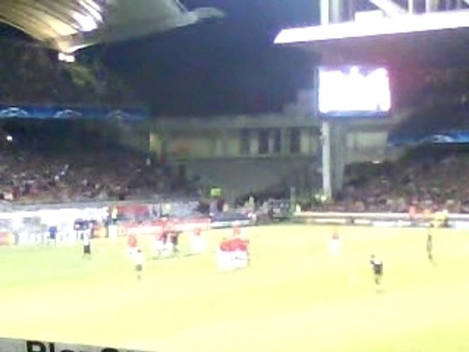 OL - MU. Coup franc Juniho