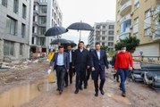 Çevre ve Şehircilik Bakanı Murat Kurum, depremzedeler için yapılan konutların inşaatlarını inceledi