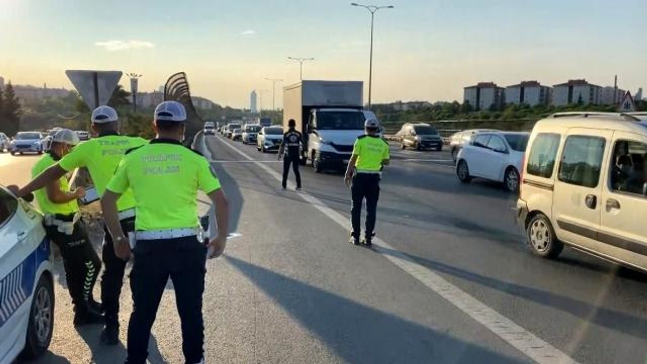 İstanbul'da çakar, siren ve emniyet şeridi ihlal edenlere yönelik denetim