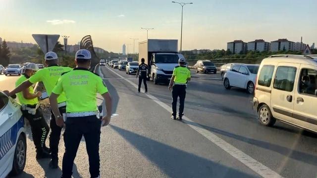 İstanbul'da çakar, siren ve emniyet şeridi ihlal edenlere yönelik denetim