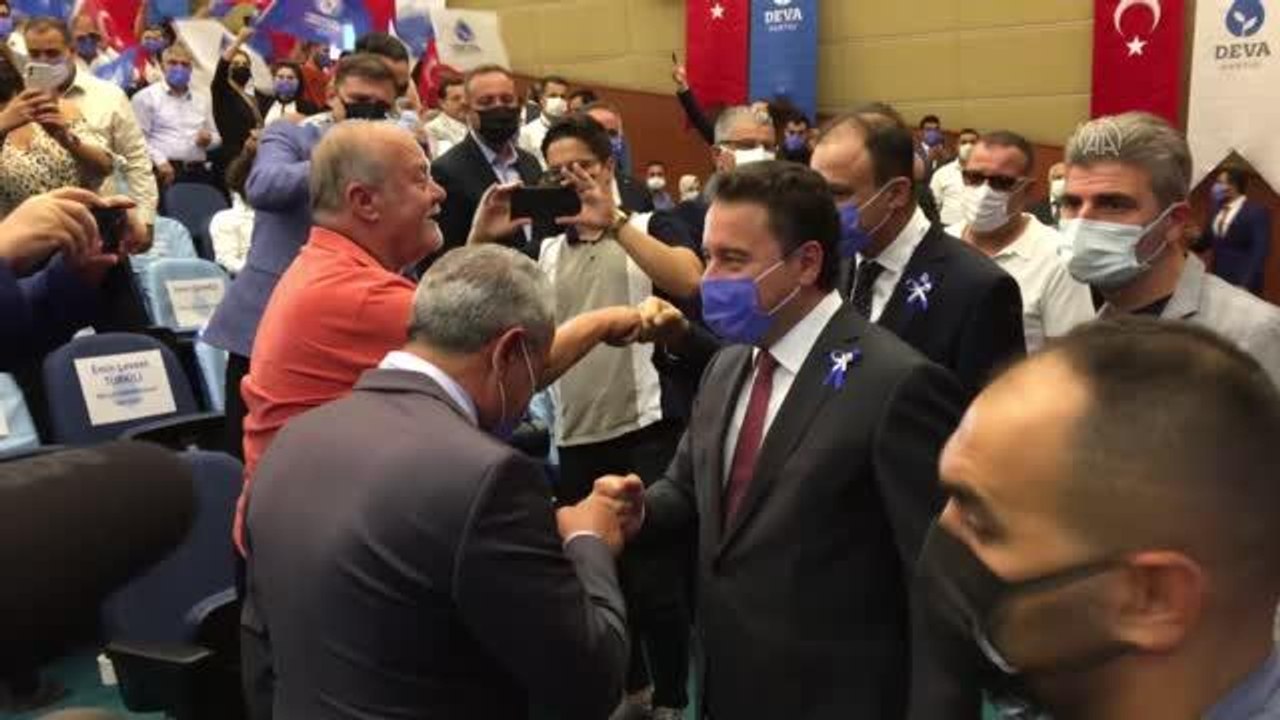 DEVA Partisi Genel Başkanı Ali Babacan, partisinin Mersin 1'inci olağan kongresine katıldı