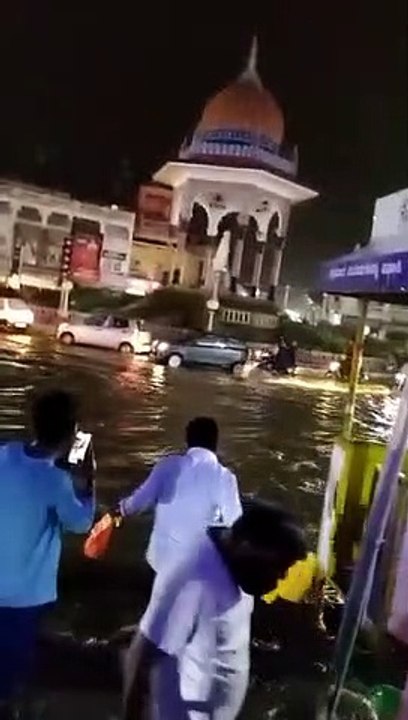 भारी बारिश से पानी-पानी हुई विजयदशमी की शाम