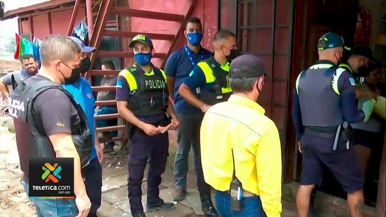 tn7-asi-es-como-oij-busca-en-chatarreras-objetos-robados-del-ice-y-otras-instituciones-publicas-151021