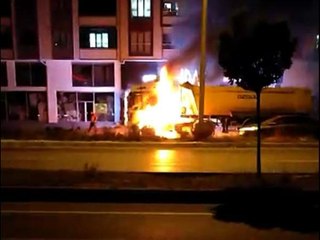 SİVAS'TA, SEYİR HALİNDEKİ TIR'IN MOTORU ALEV ALDI