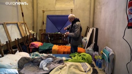 فيديو: الإنسانية لا تعرف الحدود.. قسّيس فرنسي يدخل في إضراب عن الطعام دعما للاجئين