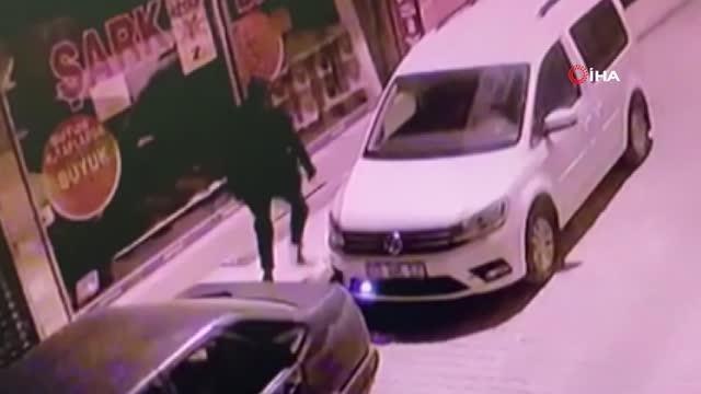 Elazığ'da 4 saatte 3 araç kundaklandı...Kundaklama anı kameralara yansıdı