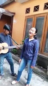 Viral, Pengamen ini suaranya bagus banget.