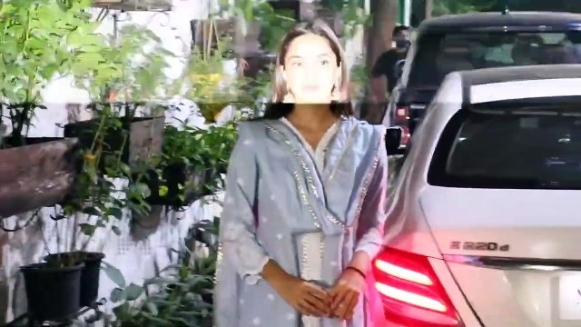 Rumored Lovebirds Kiara Advani Sidharth Malhotra Attend Vicky Kaushal's Udham Singh Screening