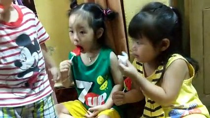 Trái cây thì không ăn chỉ ăn kẹo vị trái cây