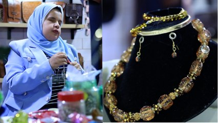 "كانسر" أفقدها البصر.. "ياسمين" تبدع في تصميم اكسسوارات وتحلم بمنحة دراسية