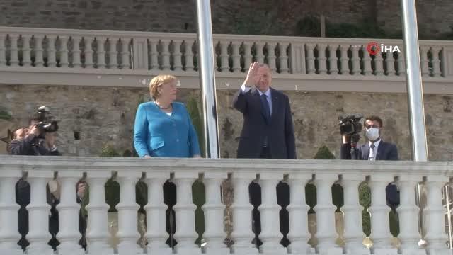 Erdoğan ve Merkel, Huber Köşkü balkonundan boğazı izledi