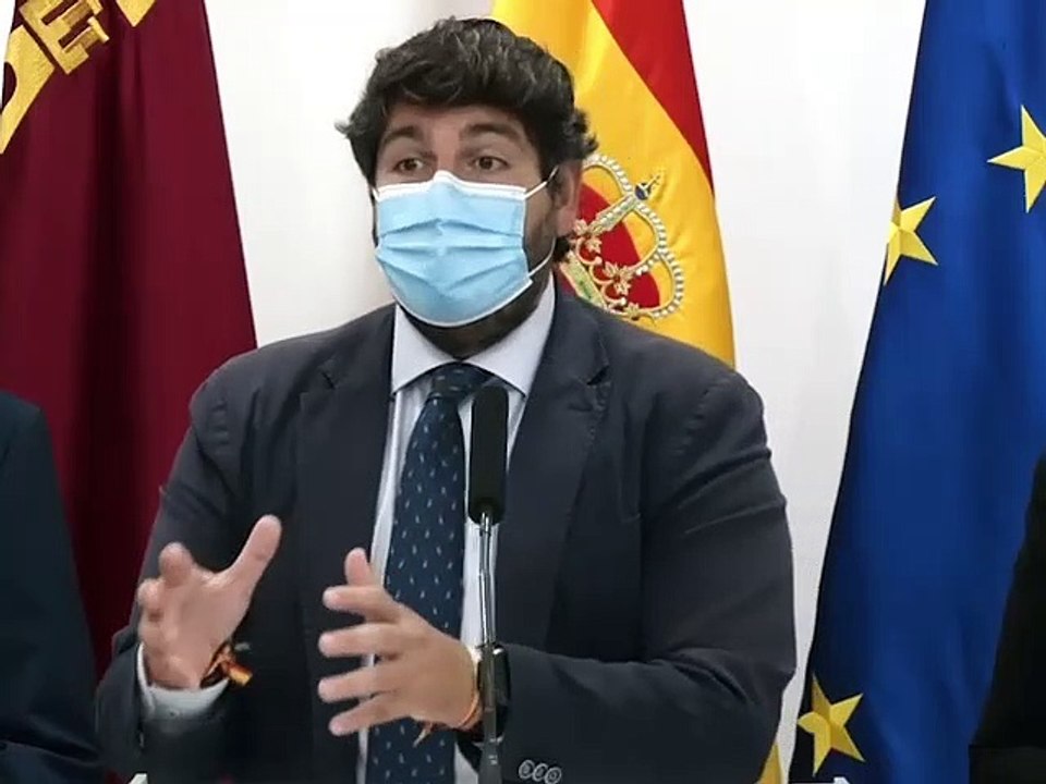 El presidente de Murcia, Fernando López Miras,  presenta un corredor verde en el Mar Menor.