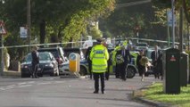 Député britannique tué: Boris Johnson se recueille sur les lieux du drame