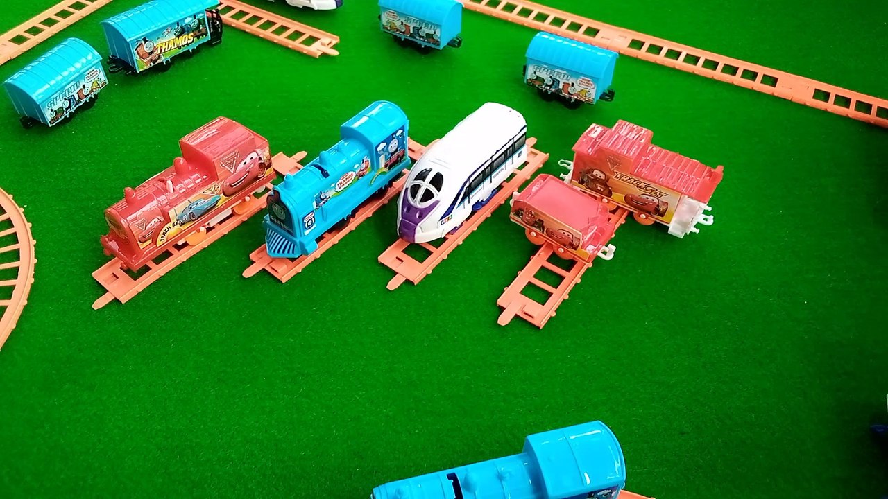 Review Atau Bermain Balapan Kereta Api Thomas, Kereta Api McQueen Dan Kereta Api MRT