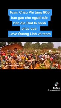 Bà con Châu Phi vui mừng nhận 800 bao gạo của nhóm Quang Linh Vlogs